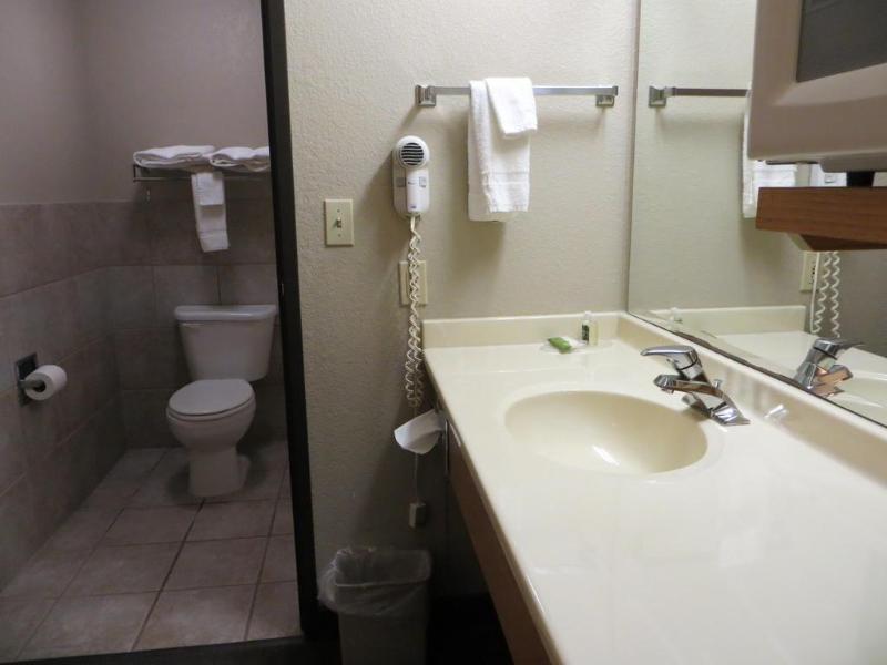 Super 8 Davenport Hotel Luaran gambar