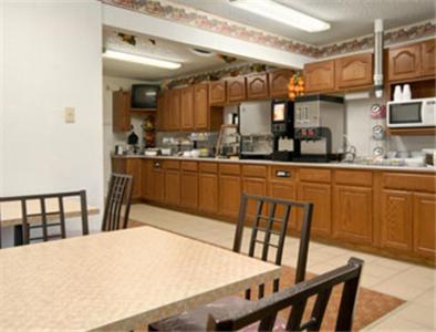 Super 8 Davenport Hotel Restoran gambar