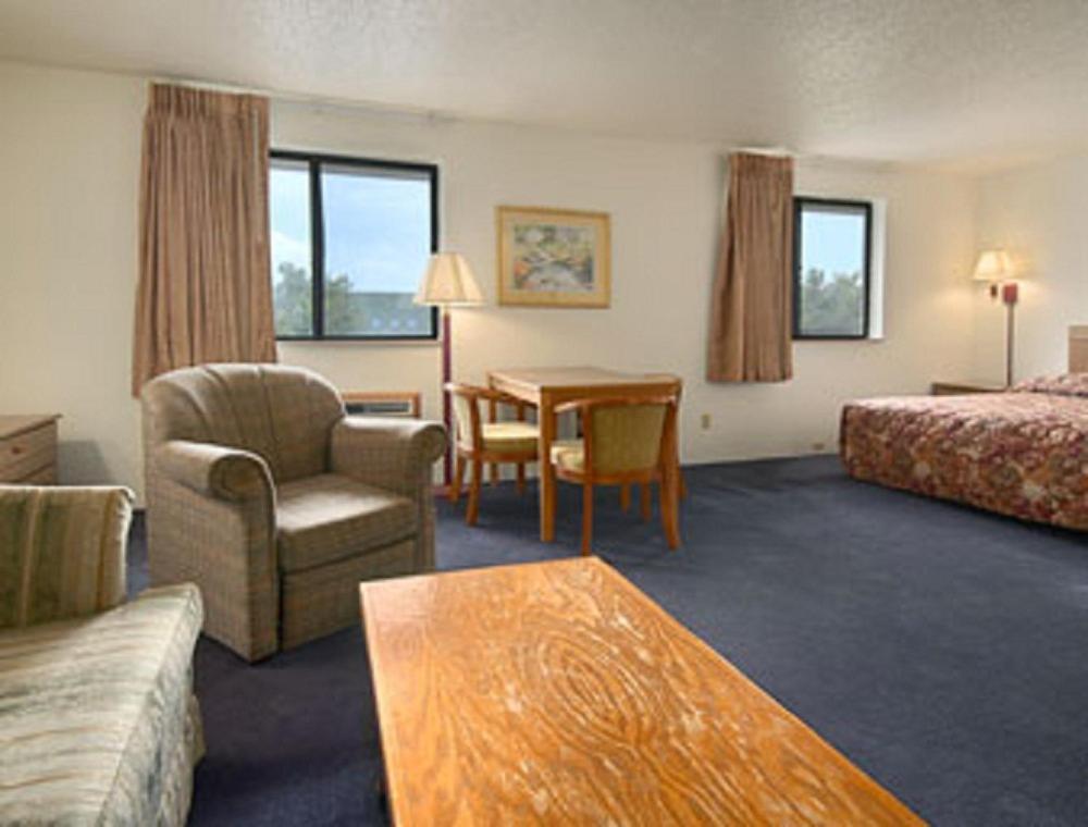Super 8 Davenport Hotel Bilik gambar